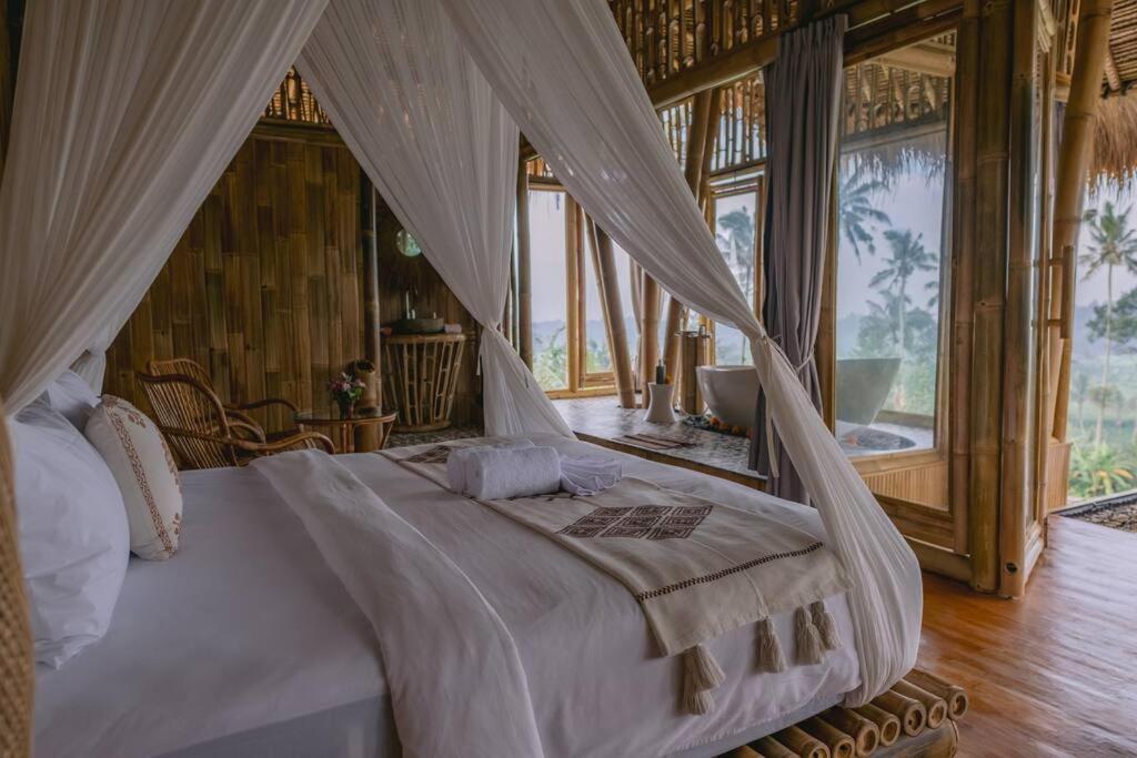 Makerti Bali~Bamboo House Villa Selat Exterior photo