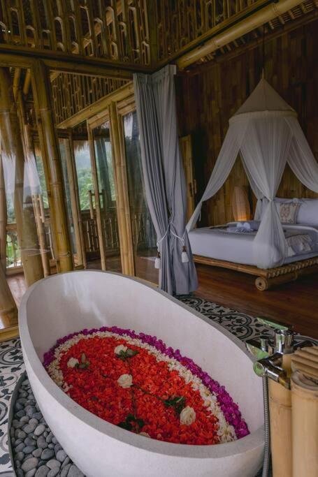 Makerti Bali~Bamboo House Villa Selat Exterior photo